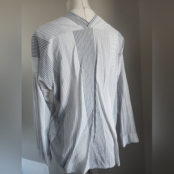 Button down blouse - Picture 9 of 11